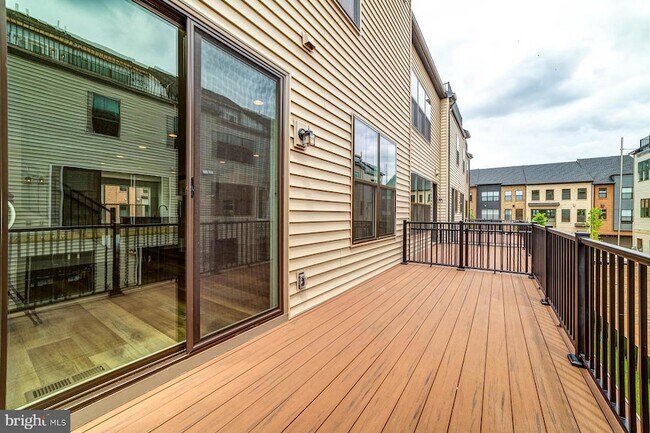 Building Photo - 6227 Almerico Pl