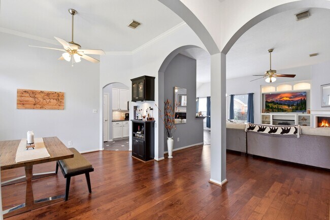 Building Photo - 2105 Mossy Trail Dr