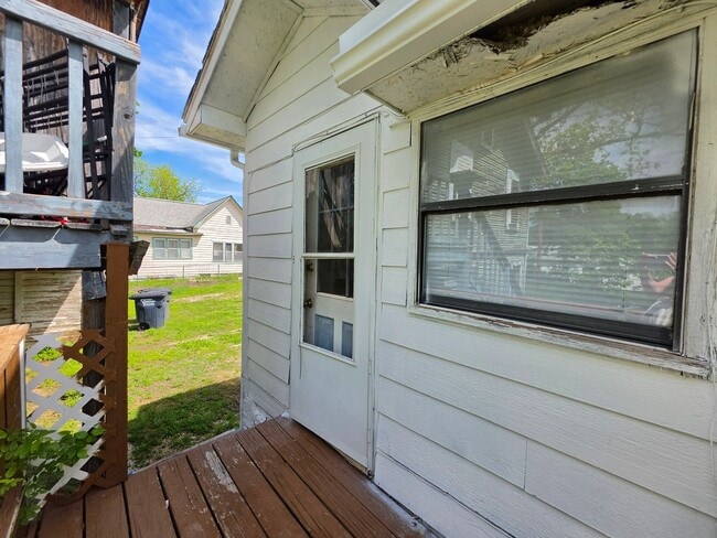 Building Photo - 3 bedroom home in Shawnee!