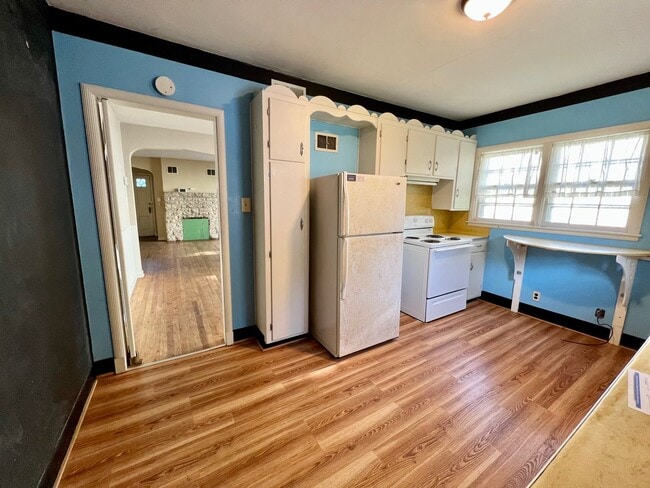 Building Photo - Great 3 Bedroom Near Aggieville & KSU! Pre Leasing for 2026-2027 School Year!