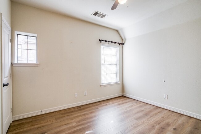 Building Photo - 5143 Miller Ave