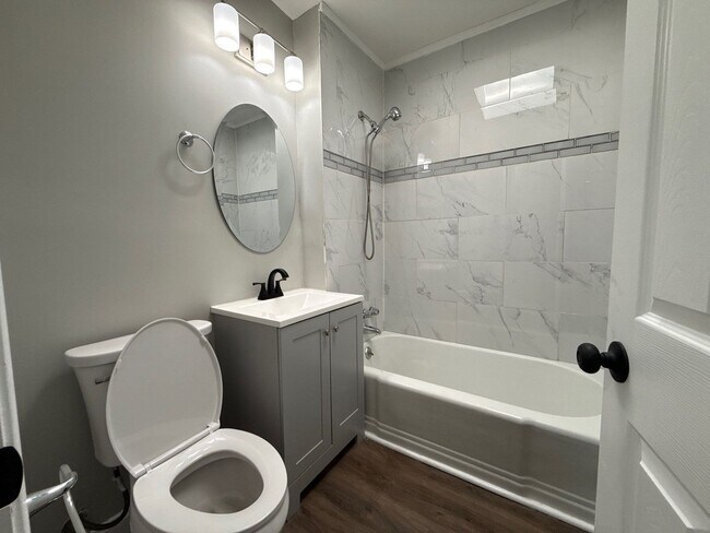 Building Photo - Cozy 2 Bedroom House in Baltimore City