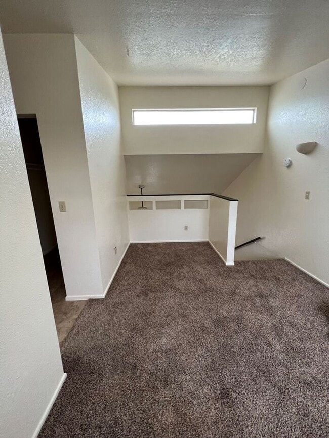 Building Photo - LOFT FOR RENT