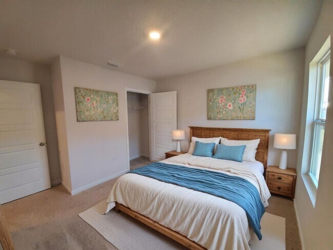 Building Photo - Newer 4 Bedroom, 2 Bath Smart Home located in the perfect location of Pensacola!