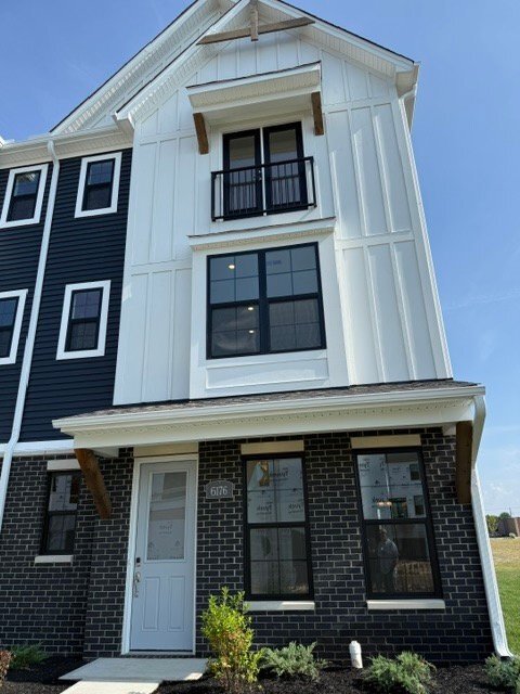 Building Photo - 6176 Nicholas Wy