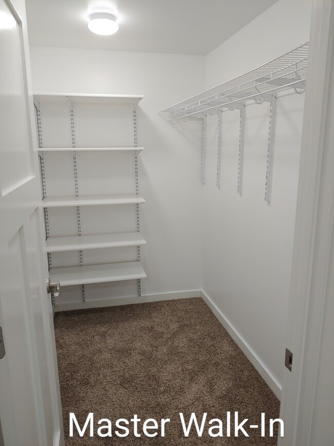 Main Walk-in Closet - 433 E Sleights Rd