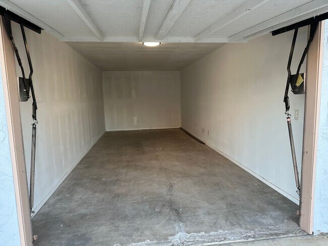 Building Photo - Imperial Beach 2 bed/2 bath home