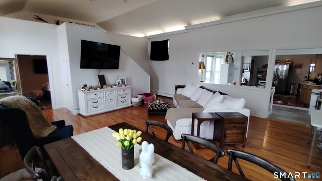 Building Photo - 887 Hanover Rd