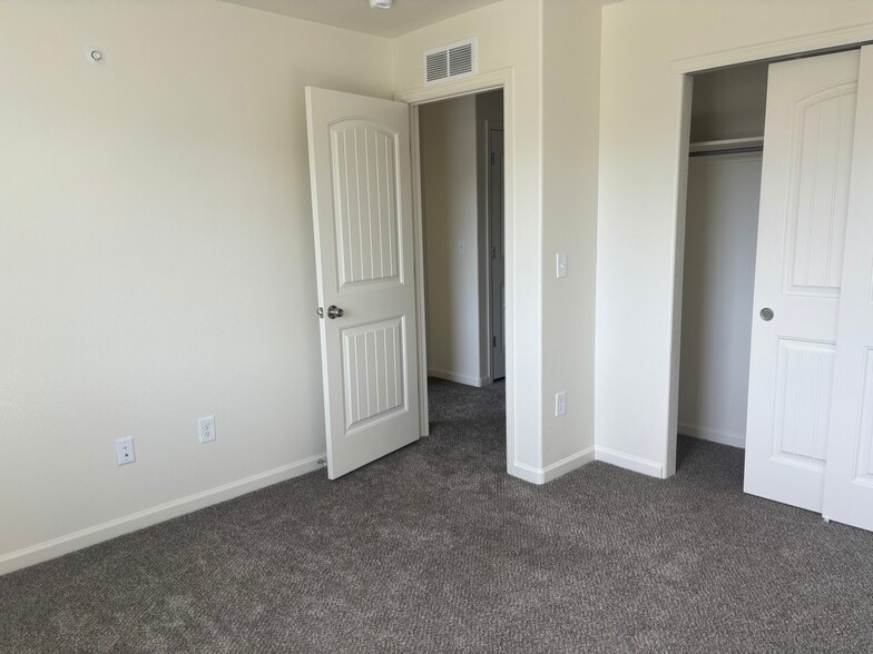 Building Photo - 4355 24th Street Rd