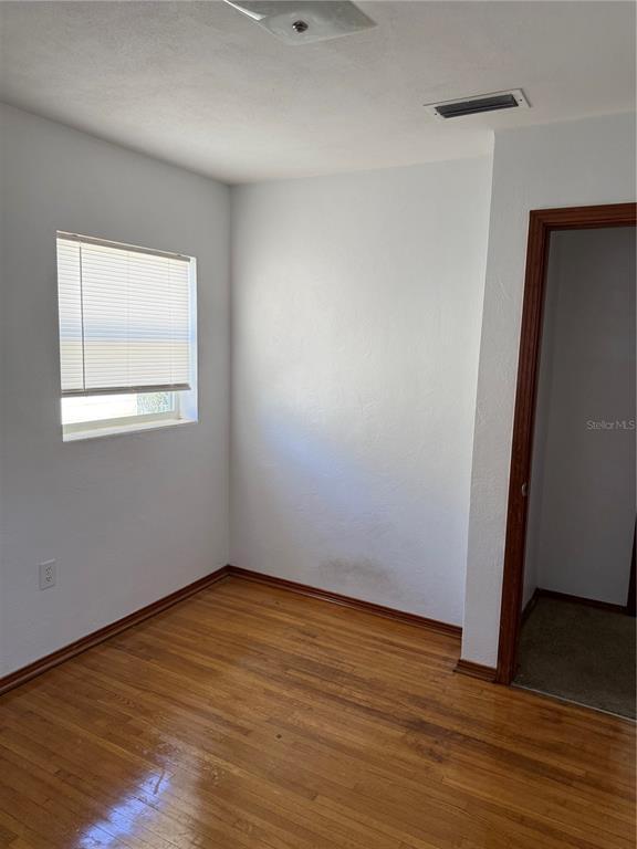 Building Photo - 1247 Lakeview Dr