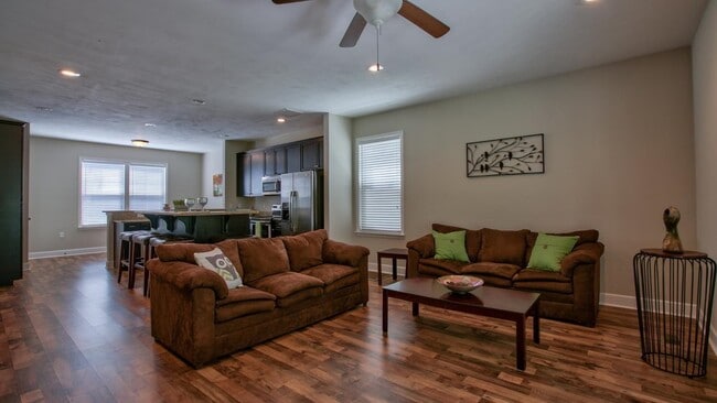 Building Photo - 1864 Belle Vue Way