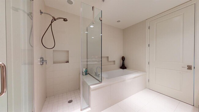Building Photo - 2207 Bancroft Ln
