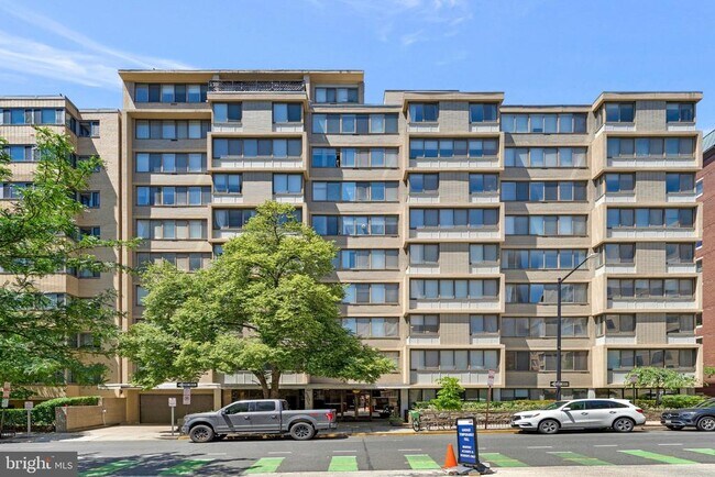 Building Photo - 522 21st St NW