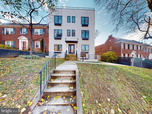 Primary Photo - 2642 39th St NW