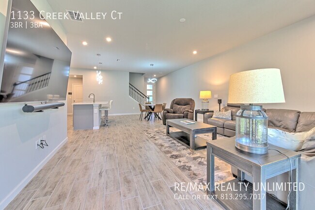 Building Photo - 1133 Crk Vly Ct