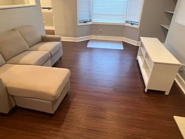 Building Photo - Spacious 2-bedroom, 2-bath condominium offering