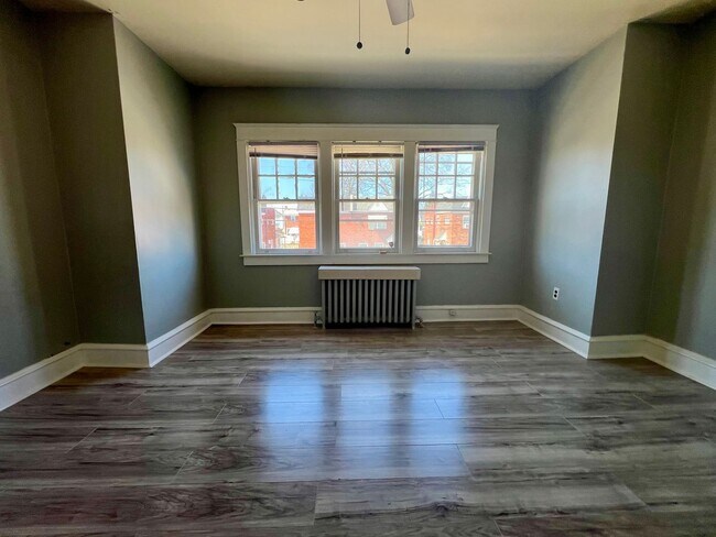 Building Photo - Gorgeous 3-Bedroom Townhome in Parkside! Available NOW!