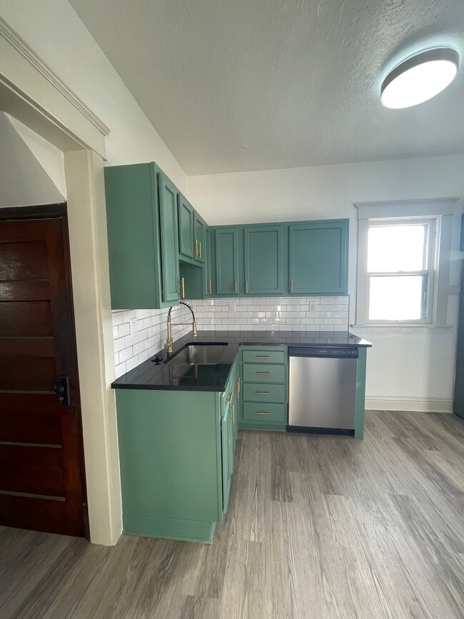 Kitchen - 10212 Plymouth Ave