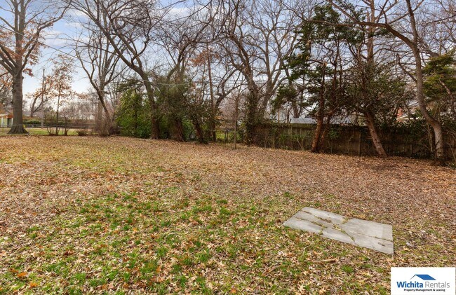Building Photo - Mid Century Modern Ranch in Eastbourough
