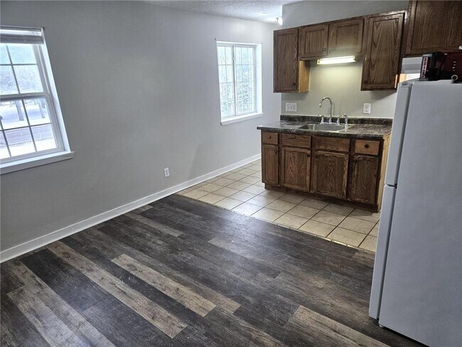 Building Photo - 1205 S Sibley Ave