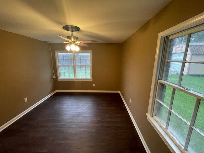 Building Photo - 8842 Deerwood Dr