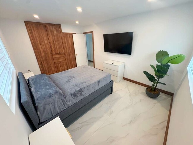 Building Photo - 2216 NW 4th Ave