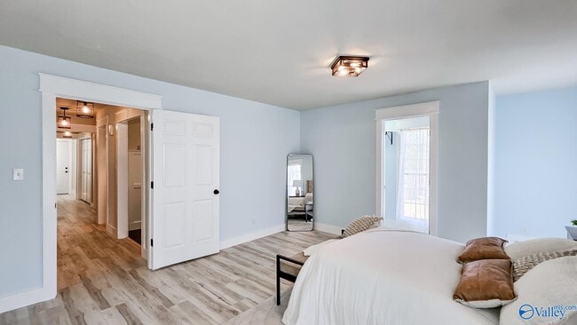 Building Photo - 4033 Lucerne Dr SE