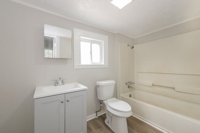 Building Photo - Charming Home in Quiet Griffin Neighborhood – For Rent