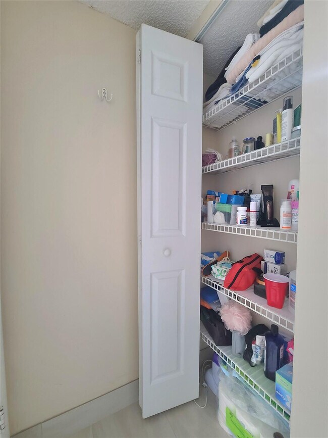 Building Photo - 801 Lyons Rd