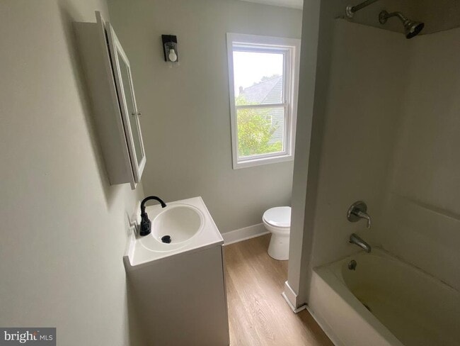 Building Photo - 617 New York St