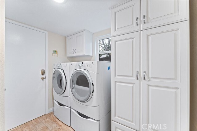 Building Photo - 24832 Los Gatos Dr