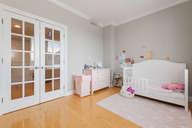 Building Photo - Amazing Brookline 3 bed 2.5 bath....