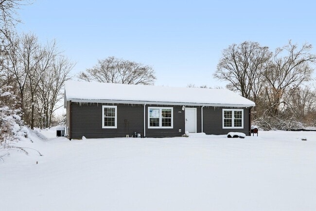 Building Photo - 4704 47th Ave