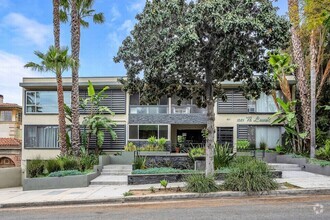 Building Photo - Stunning mid-century building!
