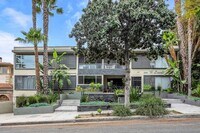 Building Photo - Stunning mid-century building!