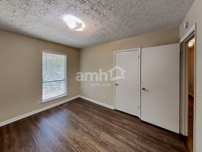 Building Photo - 4758 Jamerson Forest Cir