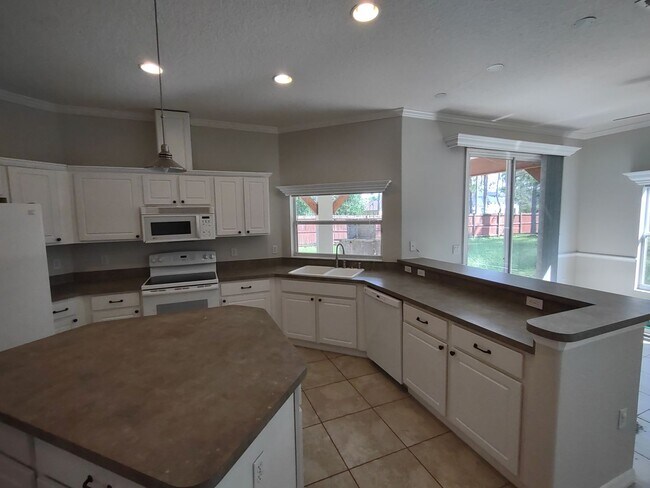 Building Photo - Quail Hollow Upgraded Single Family 4 bedr...