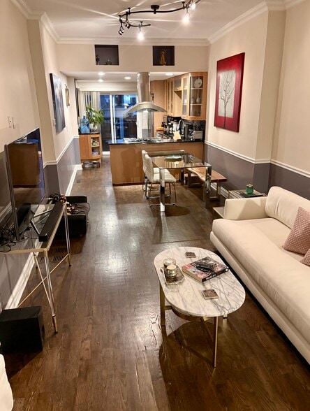 Building Photo - 2629 N Avers Ave