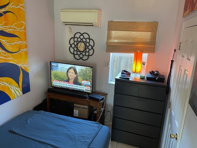 Building Photo - 1425 Madison St