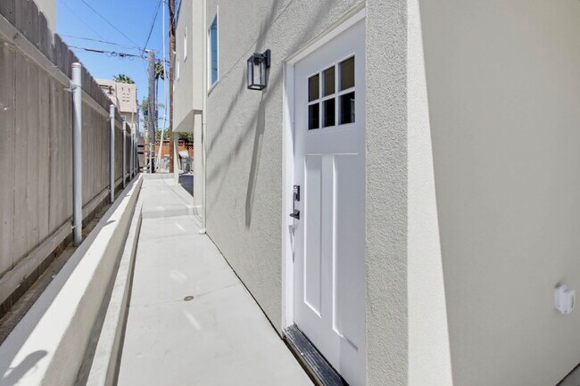 Building Photo - Breathtaking Bay Views & Large Private Deck - Walking Distance To Mission Bay