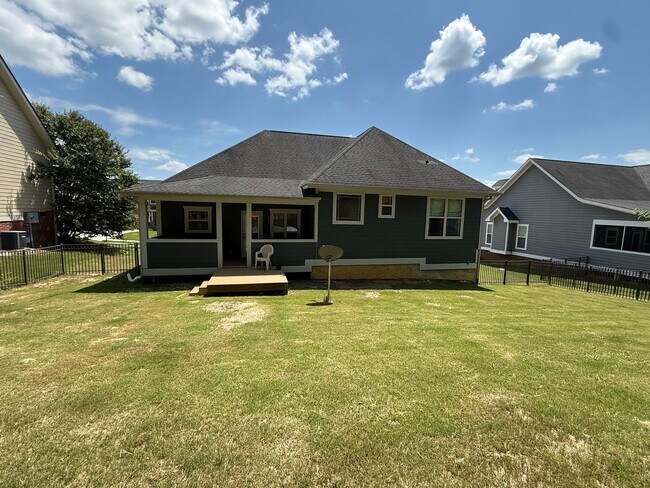 Building Photo - Elegant 3-Bedroom Home in Gated Seven Lakes with Community Pool