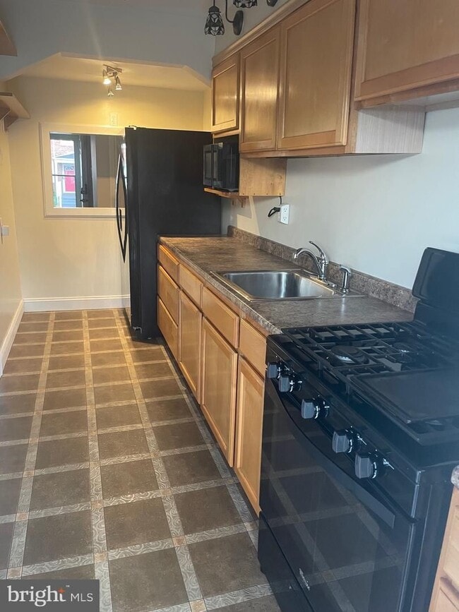 Building Photo - Townhome In Glen Burnie