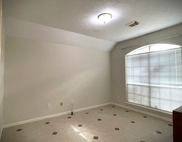 Building Photo - 1815 Rustic Oak Ln