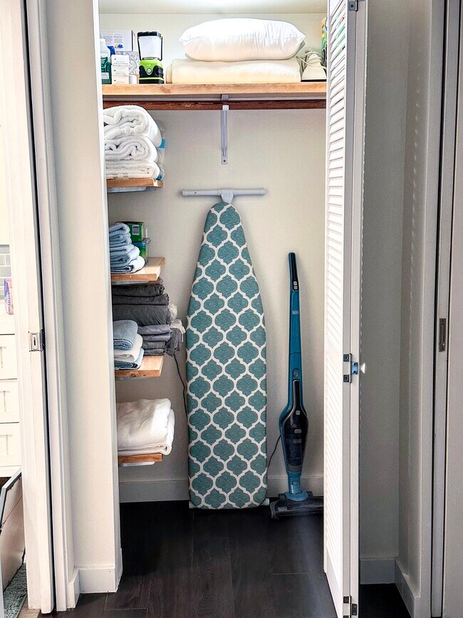 Building Photo - 11639 1st Ave NW