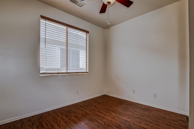 Building Photo - 3 bedroom 2 bathroom home for Rent in StoneRidge!