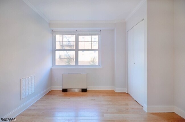 Building Photo - 41 Elm St