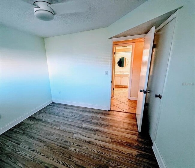 Building Photo - 4775 Cove Cir