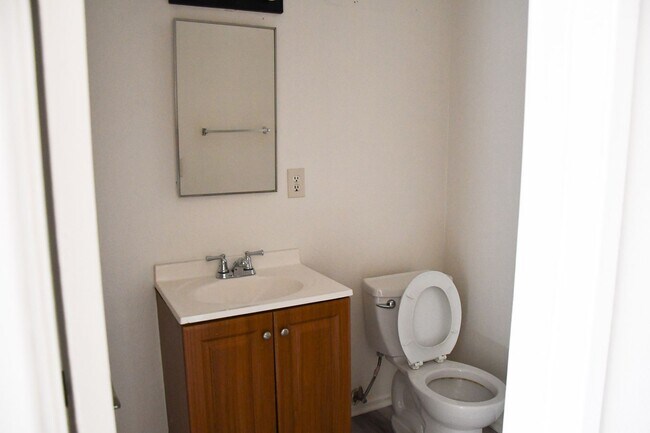 Building Photo - 733 S Fondren St