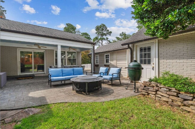 Building Photo - Charming Raleigh Retreat: 4-Bedroom Haven ...