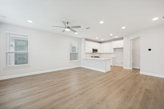 Building Photo - Modern 3 Bedroom, 2.5 Bath Townhome in a Gated Community for Lease!